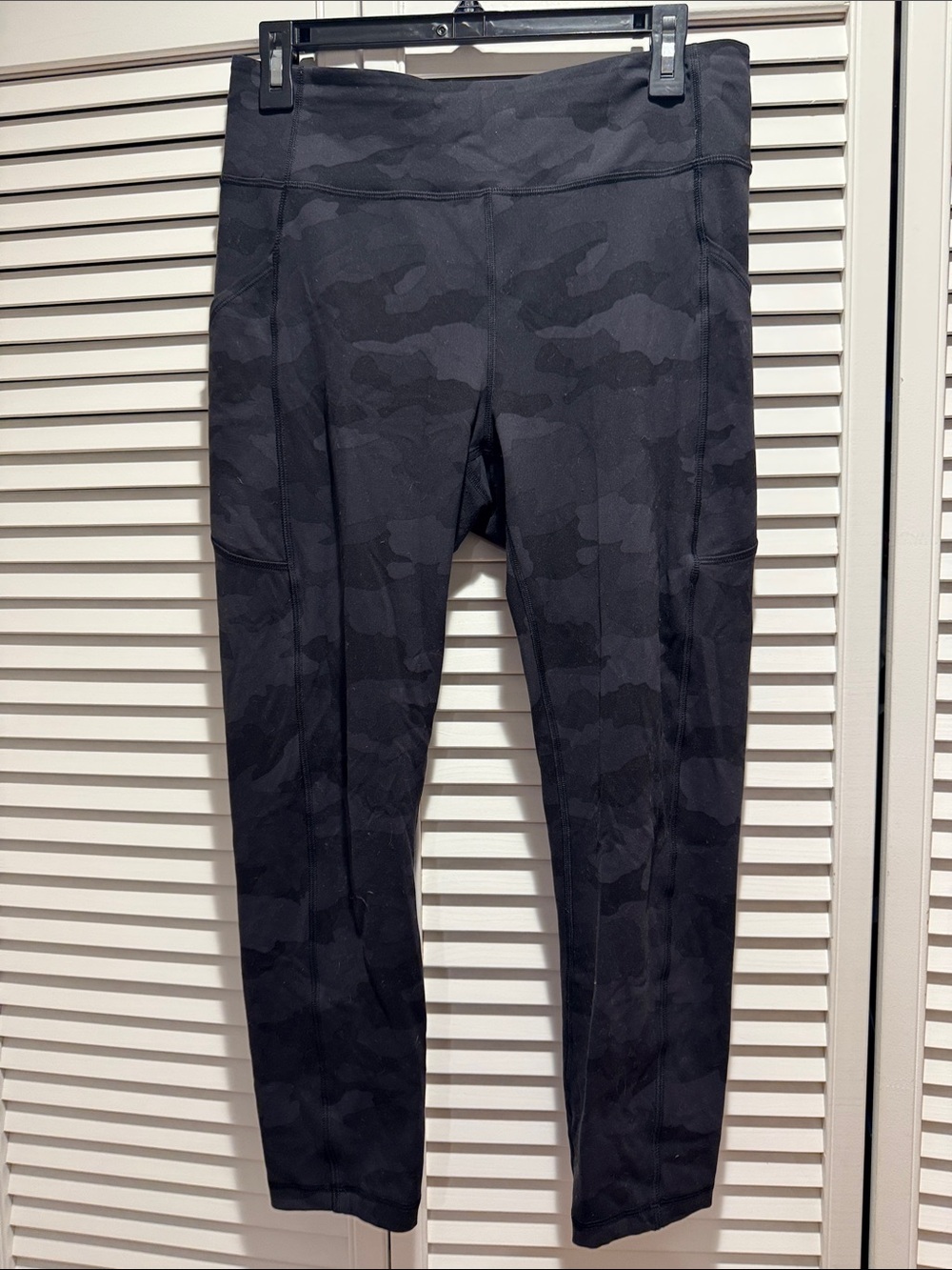 Lululemon - invigorate crops - size 10